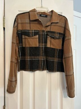 Blue B Plaid Cropped Shacket - Camel & Black